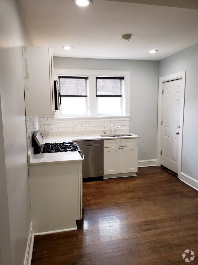 Building Photo - 3320 N LeClaire Ave Rental