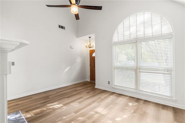Photo - 529 Eastland Dr