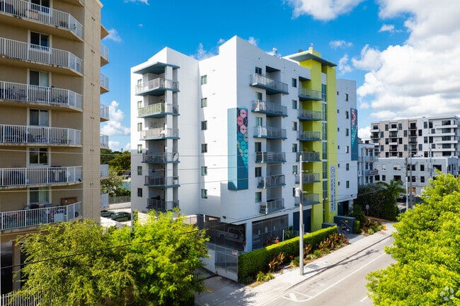 Building Photo - 627-Vista Del Rio Rental