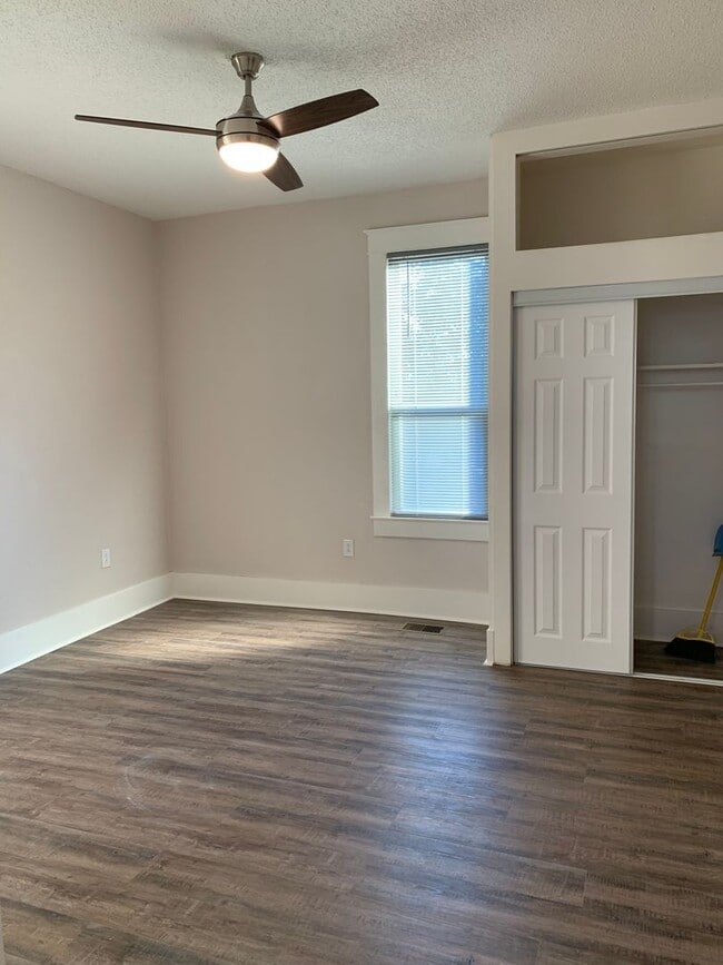 Building Photo - 2 Bed/2 Bath- Newly Renovated!!