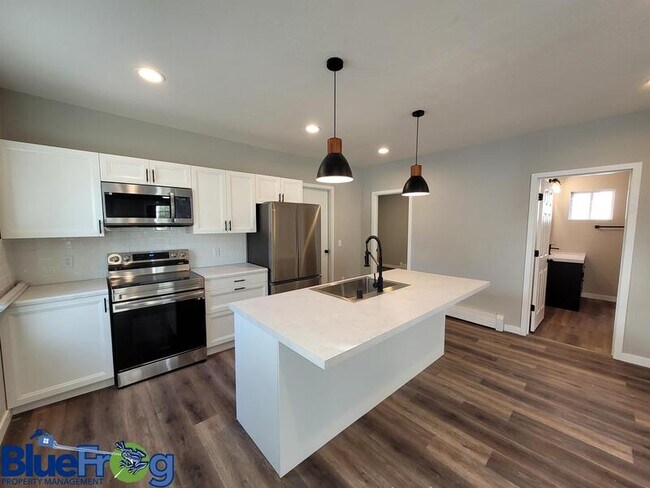 Photo - 631 W 10th Ave