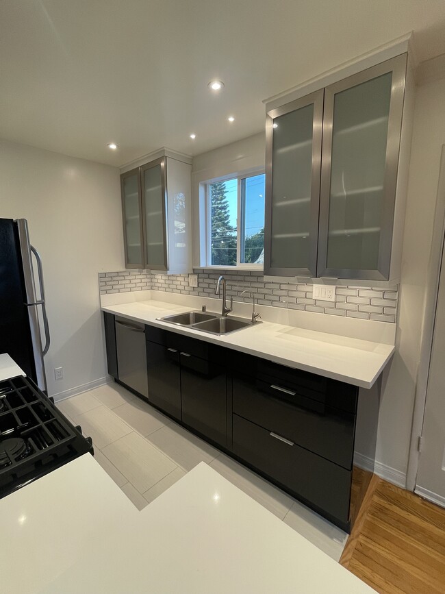 Photo - 5723 San Vicente Blvd Unit 1/2