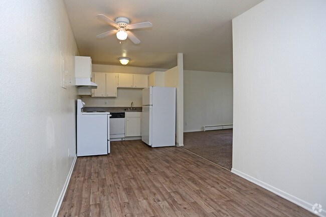 2BR, 2BA - 865 SF