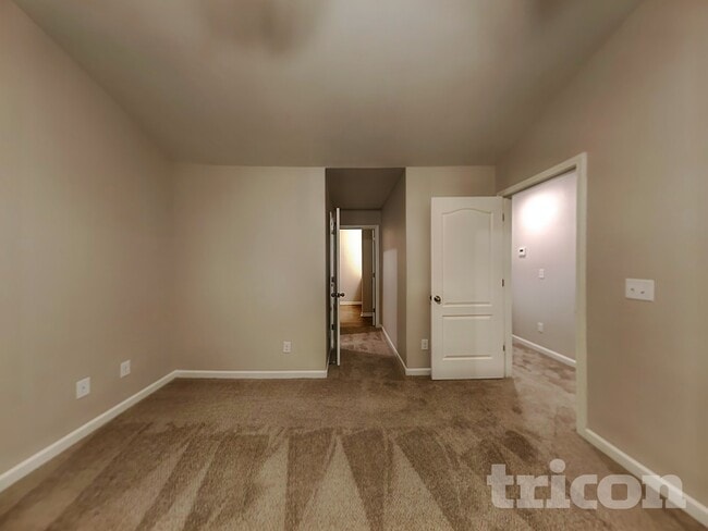 Photo - 1008 River Crest Ct