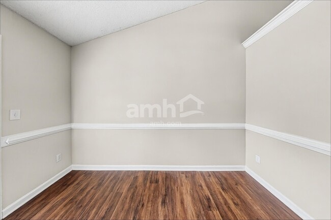 Photo - 172 Barrington Ln