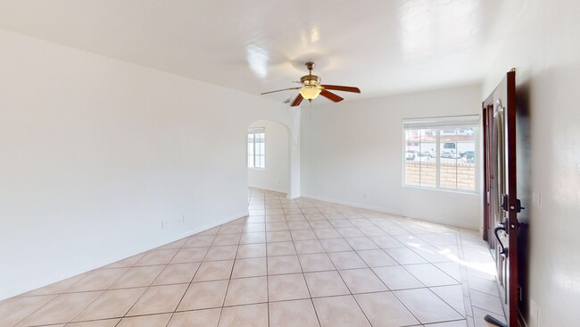Building Photo - Charming Cottage Located In Carlsbad Villa...