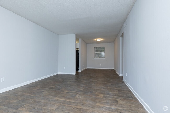 3BR, 1BA - 945SF - Classic - Living Room