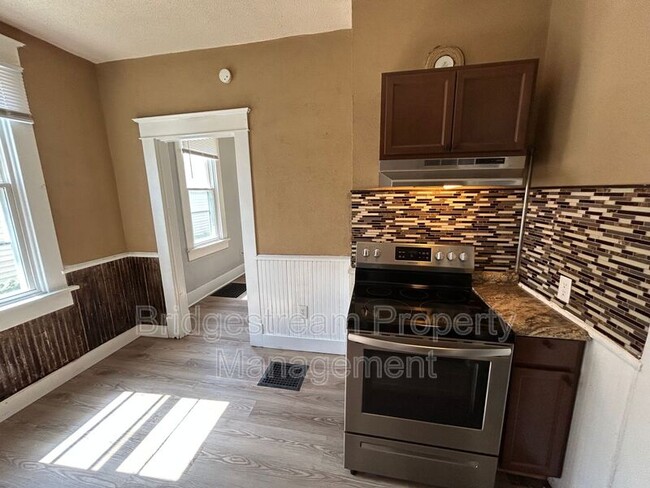 Photo - 330 Alaska St