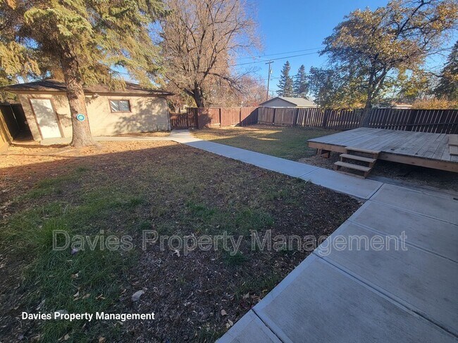 Photo - 9623-9652 52 St NW