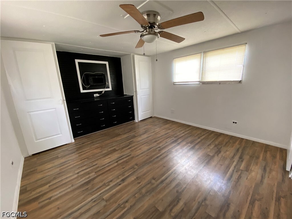 Photo - 121 Coachlight Ln