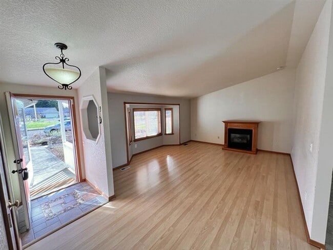 Photo - 3Bed 2Bath Single Level Avail. April 7th Move-In