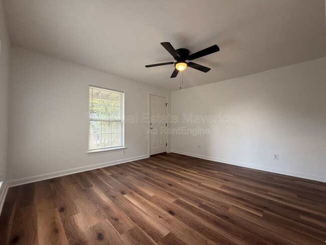 Photo - 1080 E Elmwood Dr