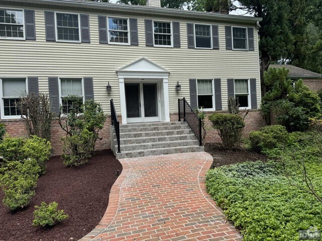 Building Photo - 181 Upper Saddle River Rd Rental