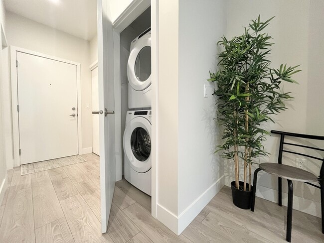 Photo - 45500 Market Way