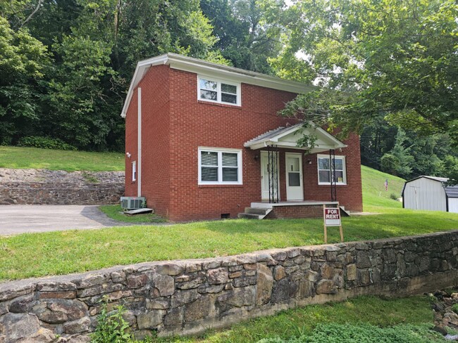 Building Photo - 232 Reed Hollow Rd Rental