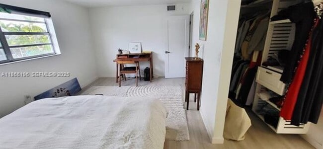 Photo - 1605 Meridian Ave Unidad 1605 Meridian Ave  401