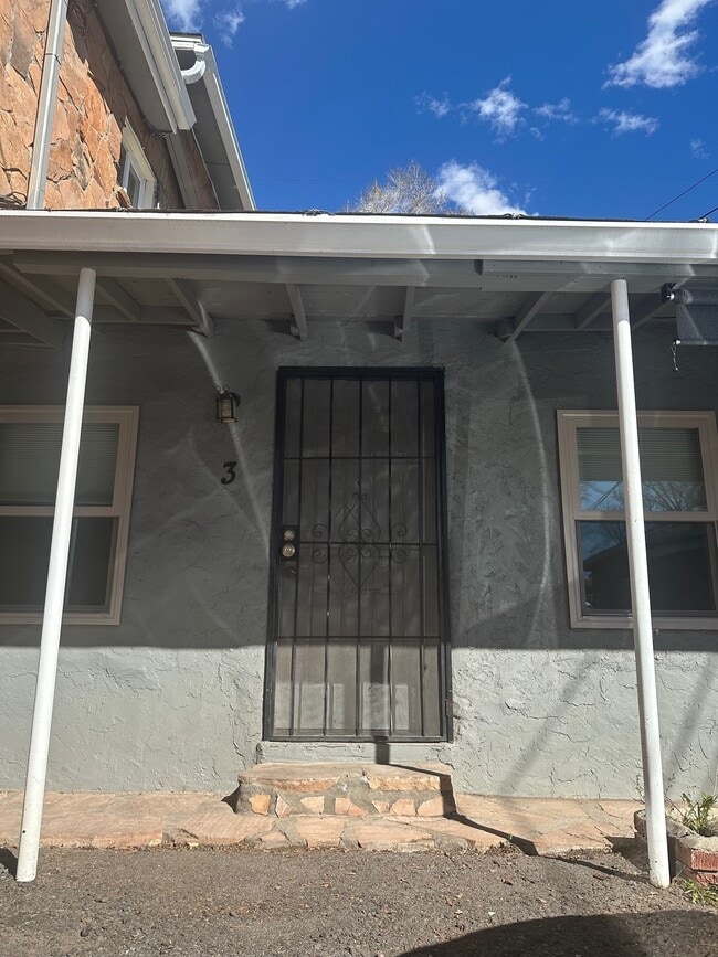 Building Photo - 212 S Leroux St Unit 3 Rental