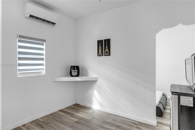 Photo - 2012 SE 15th St Unit 1