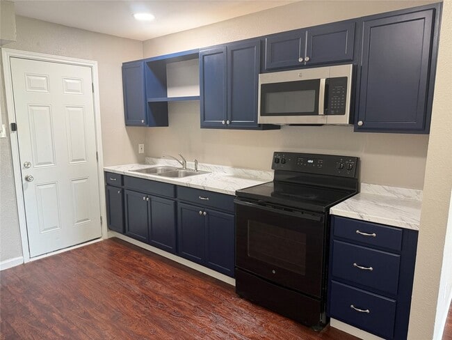 412 Conveyor Dr