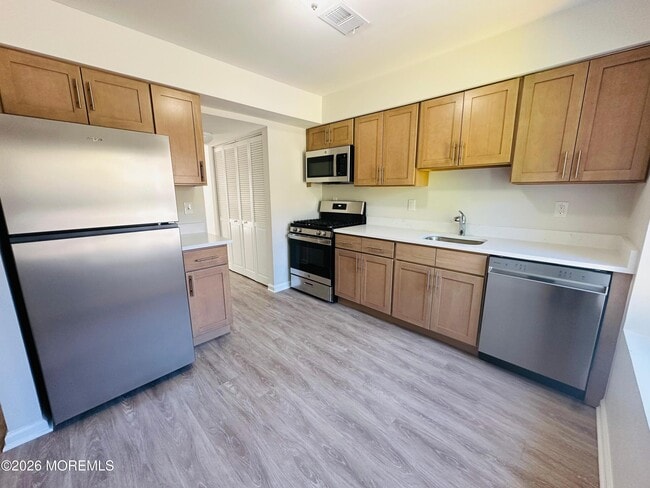 Photo - 402 Woodlake Manor Dr