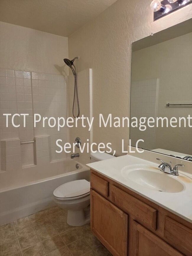 Great 3 Bed, 2 Bath with Open Floor Plan!