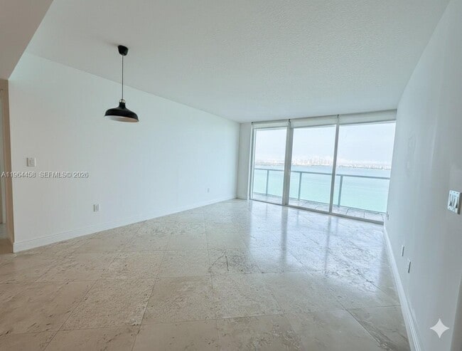 Photo - 665 NE 25th St Unidad 1603