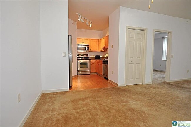 Photo - 2121 Hokendauqua Ave