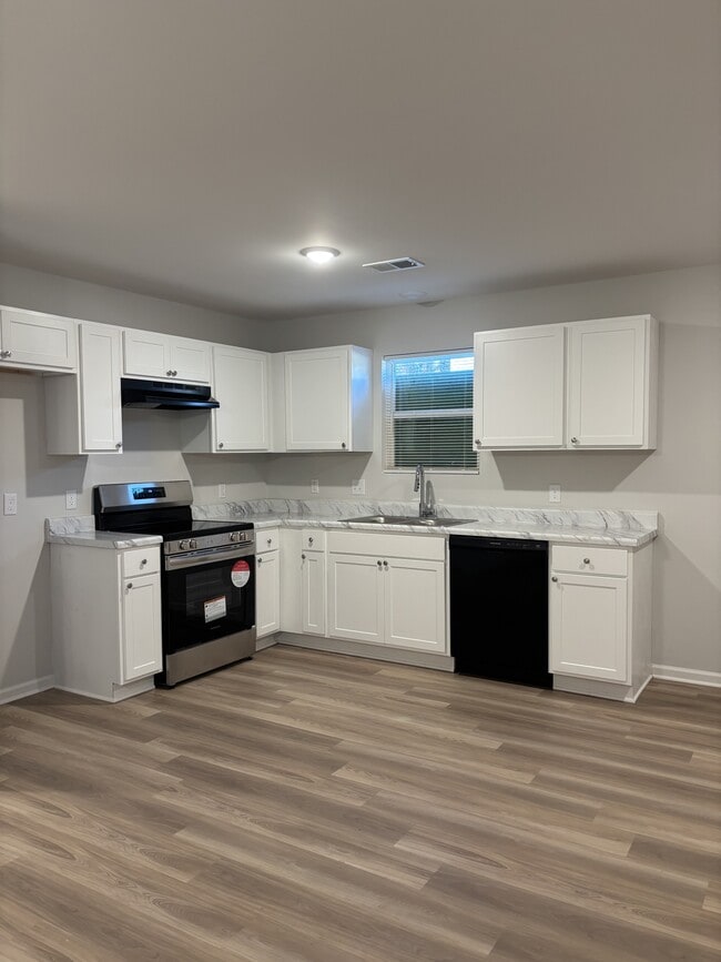 Photo - 3281 Madewell St