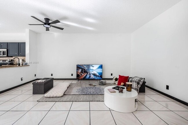 Photo - 6641 Via Regina