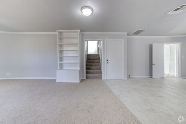 Building Photo - Available in May! Stunning 4 Bed 3 Bath Ho... Rental