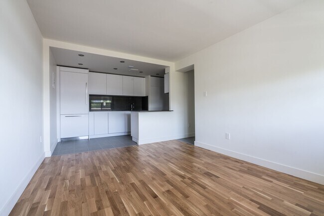 Photo - 230 Oak St Unit 1012