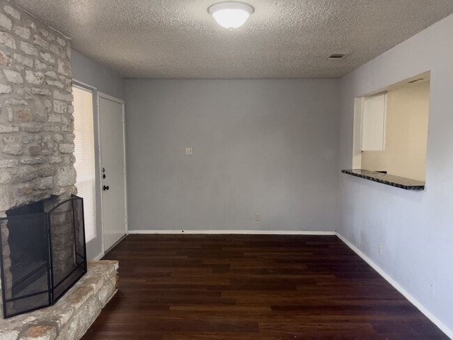 Photo - Affordable 2/2 in great location off of N ... Unidad D