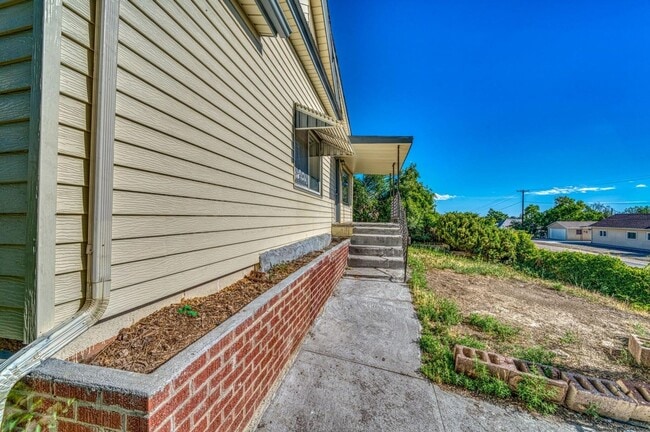 Photo - 4 bedroom 2 bath Home