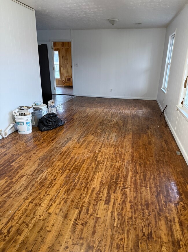 Photo - 209 W Frontier St