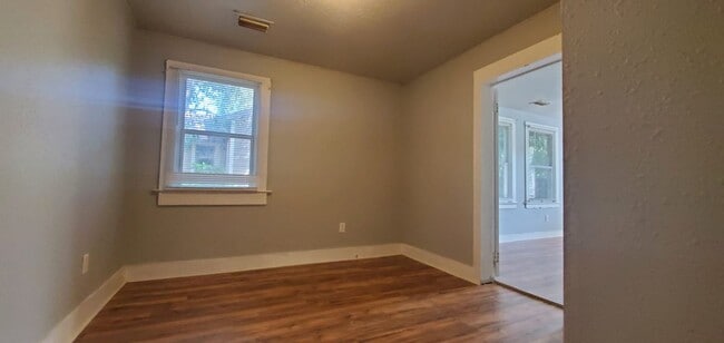 Building Photo - $500 OFF FIRST MONTHS RENT MOVE-IN SPECIAL!!