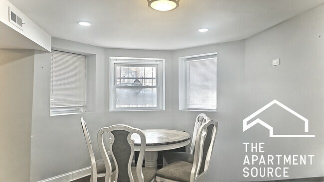 Photo - 3539 W Grenshaw St Unidad G