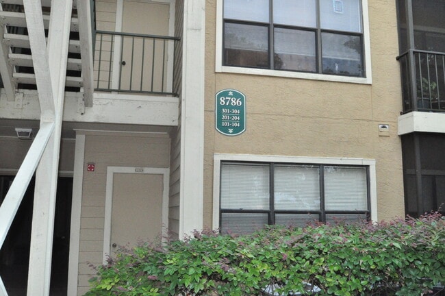 Building Photo - 1 bed/1 bath, 3rd Floor Condo Overlooking ... Unit 303