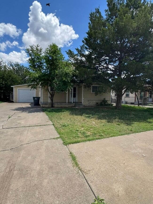 Photo - Cute 3 bedroom off in Gables Area!