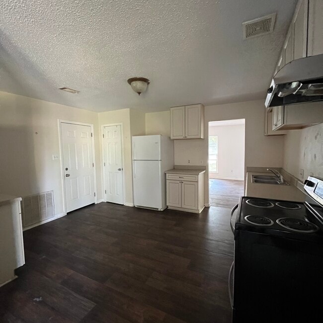 Photo - 2006 Columbus Cir