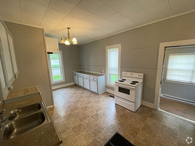 Building Photo - Four Bedroom Available in Delphi IN Rental