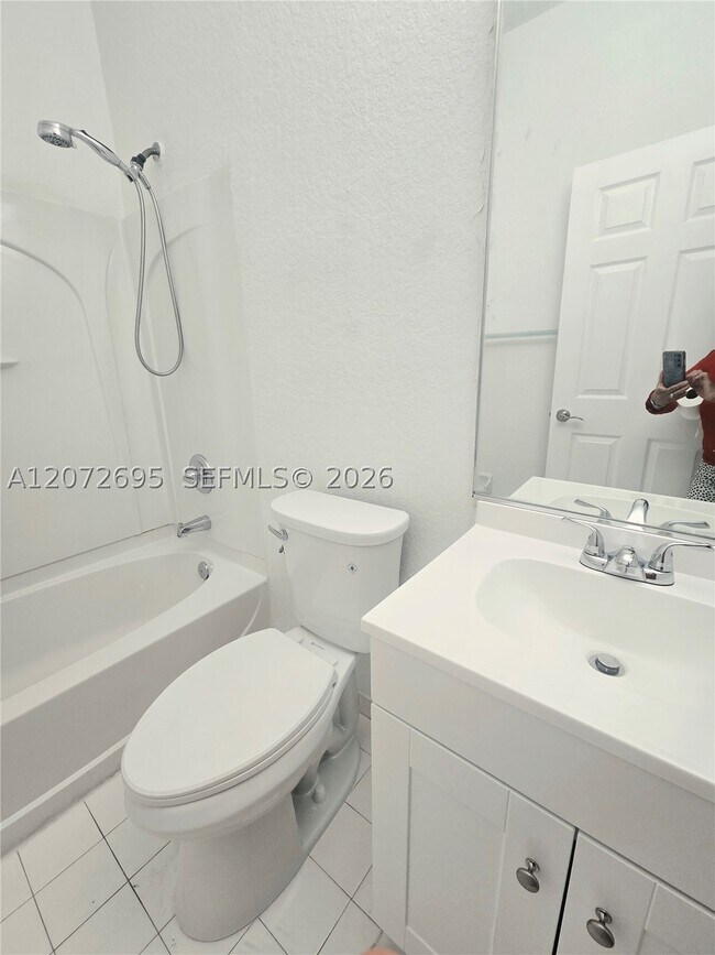 Photo - 6900 NW 179th St Unit 204-1