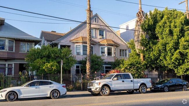 Building Photo - 705 W 23rd St Rental