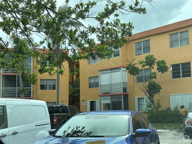 Building Photo - 4394 NW 9th Ave Unit 21-3C Rental