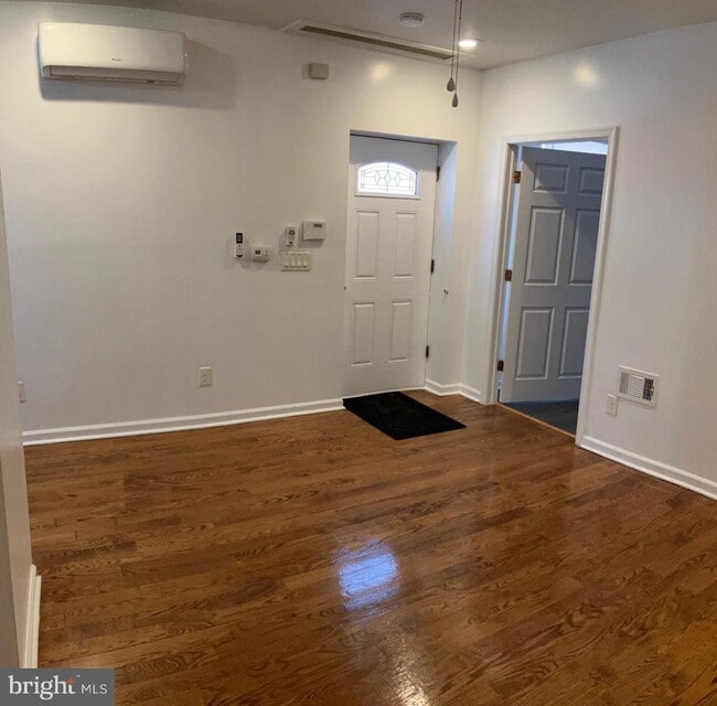 Building Photo - 1109 S 23rd St Unit 1R