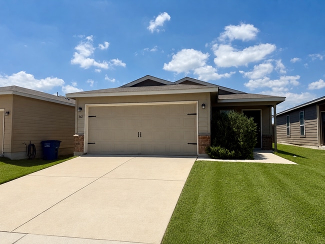 Photo - Beautiful 3 bedroom, 2.5 bathroom with an office in a prime New Braunfels location!