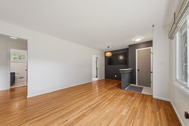 Photo - 6929 Newton Ave S