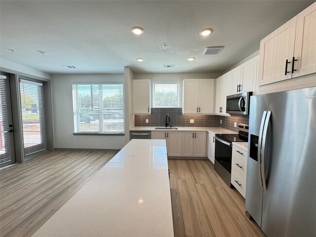 Building Photo - 11604 Stonehollow Dr Unit B8.116