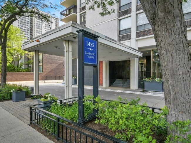 Photo - 1455 N Sandburg Terrace Unit 1904