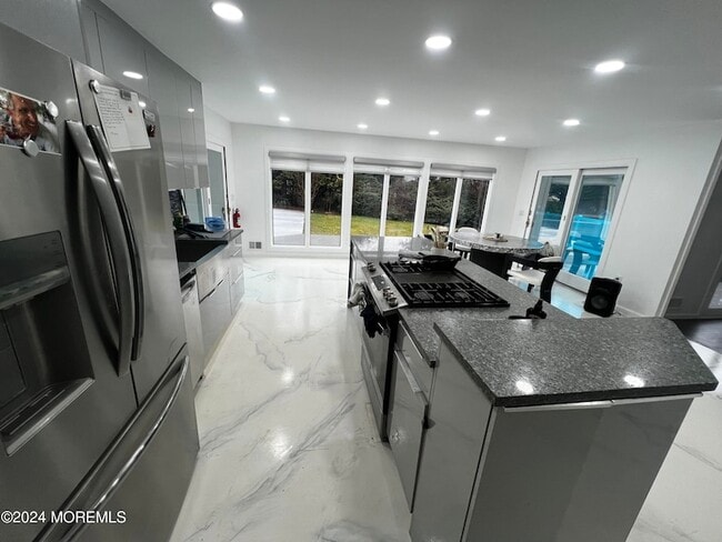 Photo - 85 Locust Ave