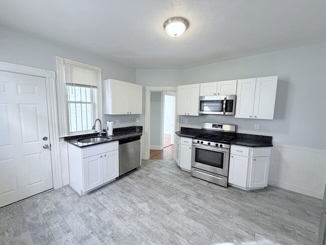 Building Photo - 37 Taft St Unit 2A